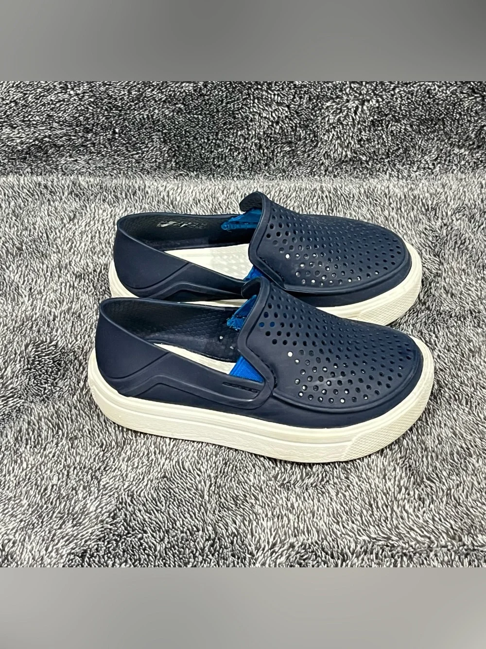 CROCS excellent it’s